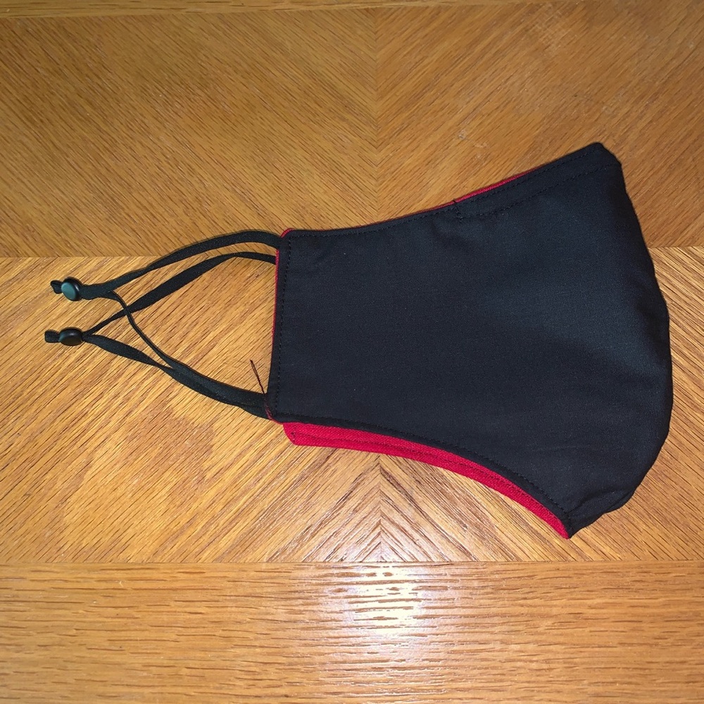 Adjustable Black and red reversible face mask